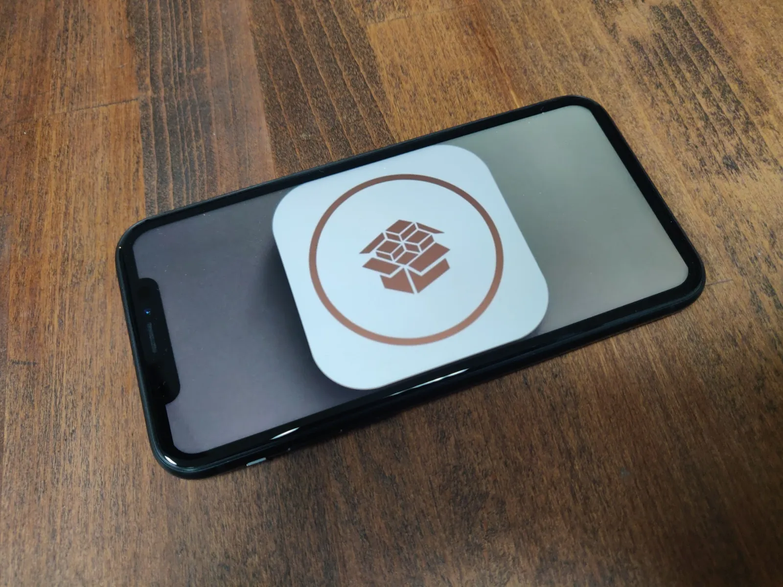 Jailbreak iPhone en 2026 : ce qui fonctionne, ce qui n'existe plus, ce qu'il faut éviter